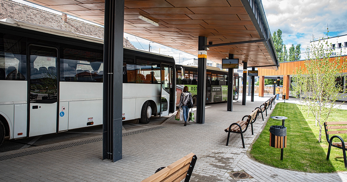 Megnyílt a felújított csíkszeredai buszpályaudvar